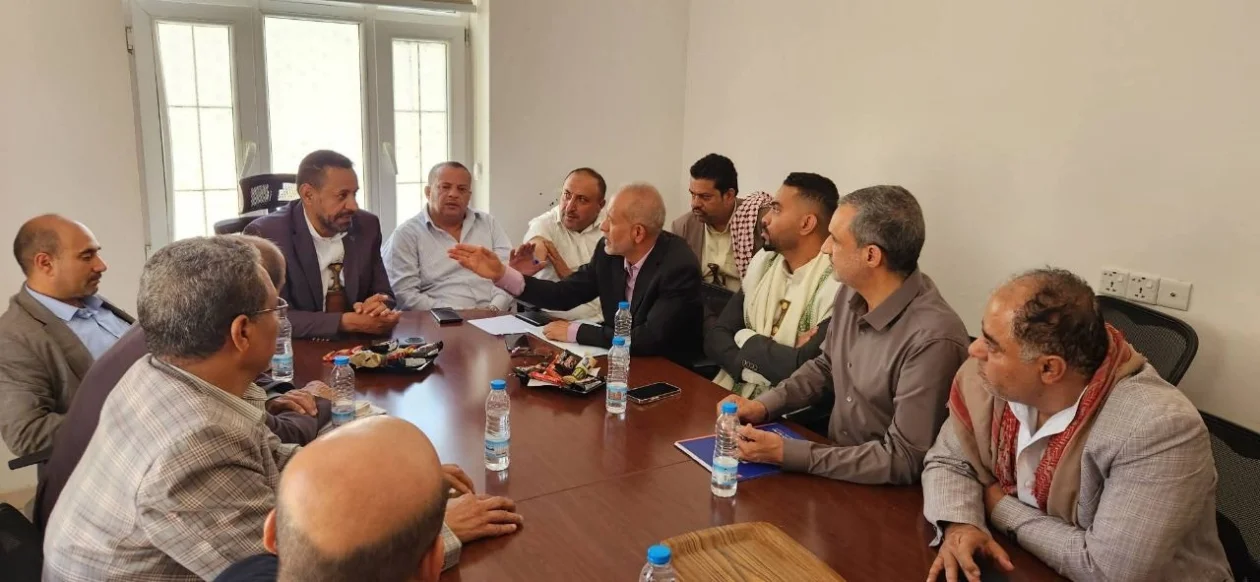 اجتماع يناقش التحديات التي تواجه المصانع والمنشآت العاملة في قطاع الأثاث بغرفة تجارة الأمانة 