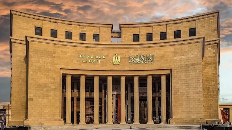 البنك المركزي المصري: تحويلات المصريين بالخارج تقفز إلى 34.9 مليار دولار بنمو 32%