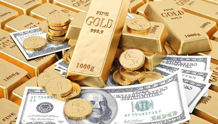 تراجع النفط والدولار يدفع بأسعار الذهب نحو الارتفاع عالمياً