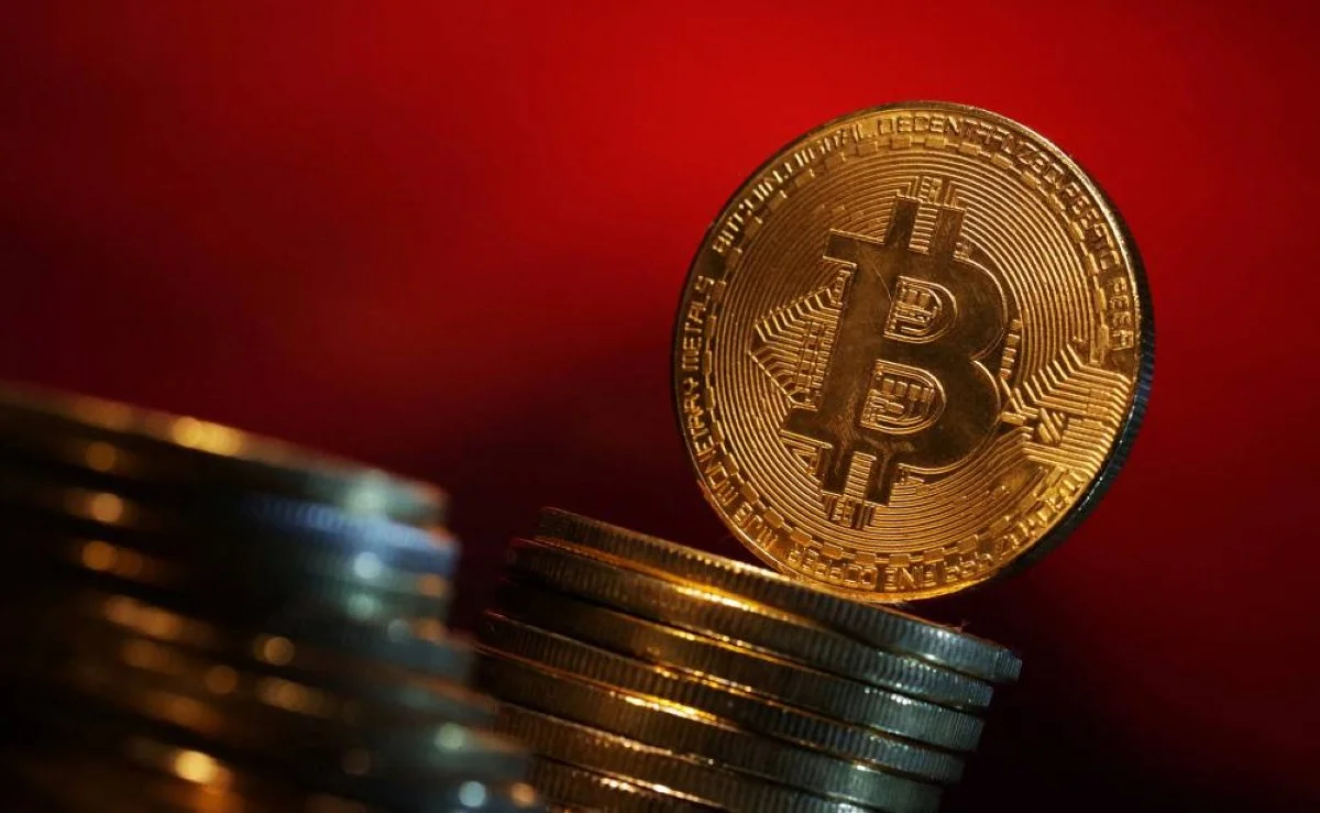 ضغوط الأسواق تدفع "البيتكوين" لكسر حاجز الـ 60 ألف دولار هبوطاً
