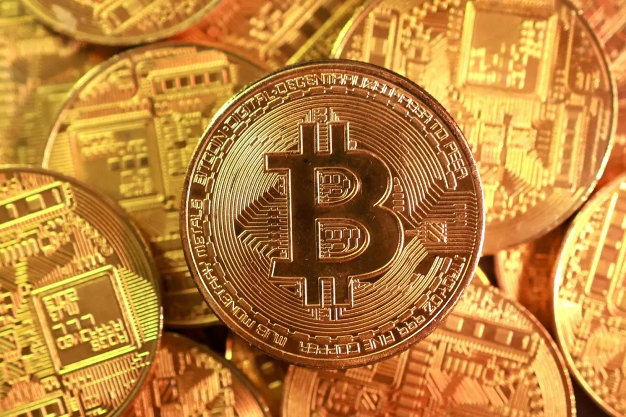 اتفاق مضيق هرمز يقفز بأسعار البيتكوين الى هذا الرقم!!