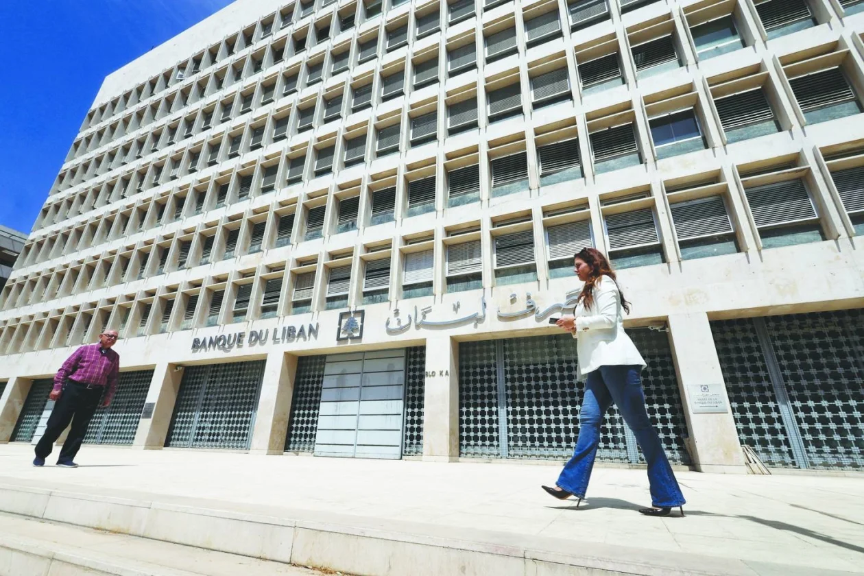 تأجيل حسم مصير الودائع اللبنانية مع تصاعد الخلاف بشأن «الفجوة» المالية.