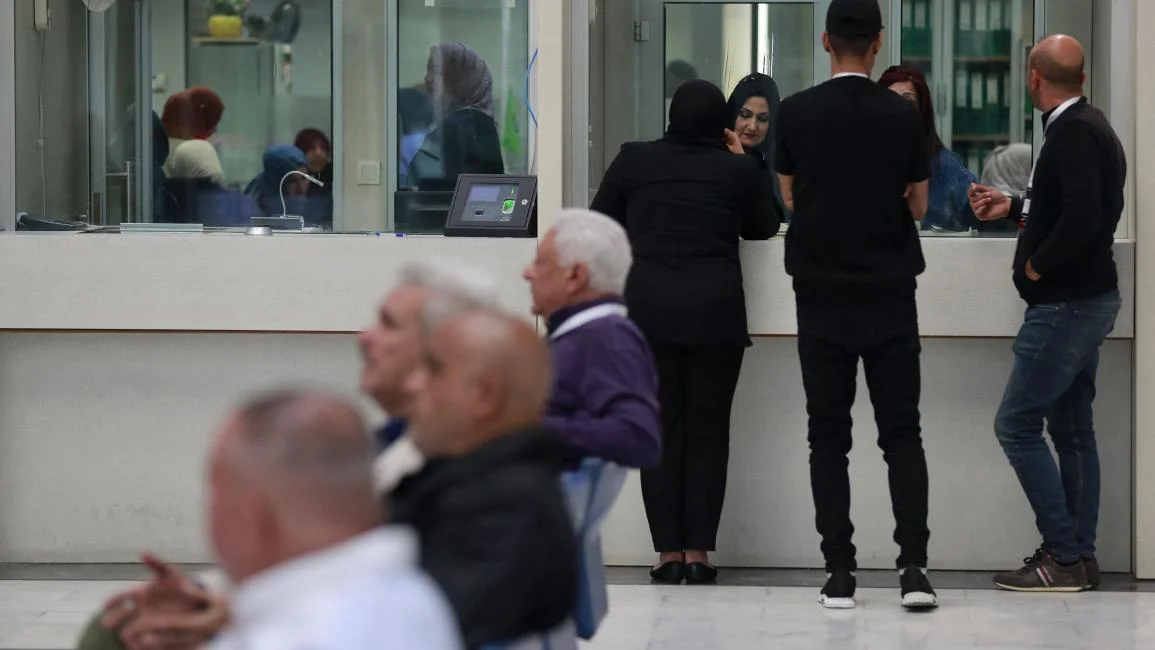 العراق يتصدر عربياً بـ 81 مصرفاً.. لكن الخدمات ضعيفة والثقة مفقودة