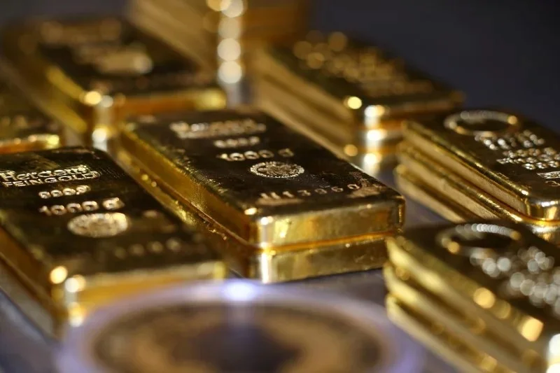 الذهب أمام مفترق طرق: هل يتجه إلى 5000 دولار أم يتراجع نحو 3700 دولار؟