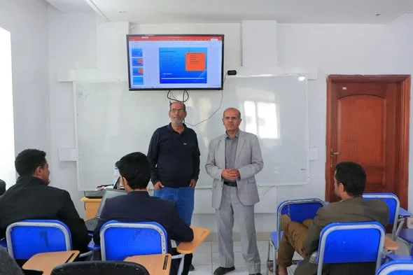 عميد هندسة الجامعة الإماراتية الدولية يدشن دورة متخصصة في تقييم الطبقات النفطية ببرنامج (IP)