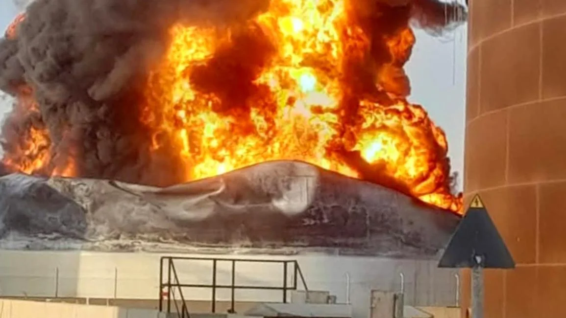جحيم في مصفاة الزاوية: مسيّرات الموت تحرق 4.5 ملايين ليتر من الوقود وتوجه ضربة موجعة لاقتصاد ليبيا