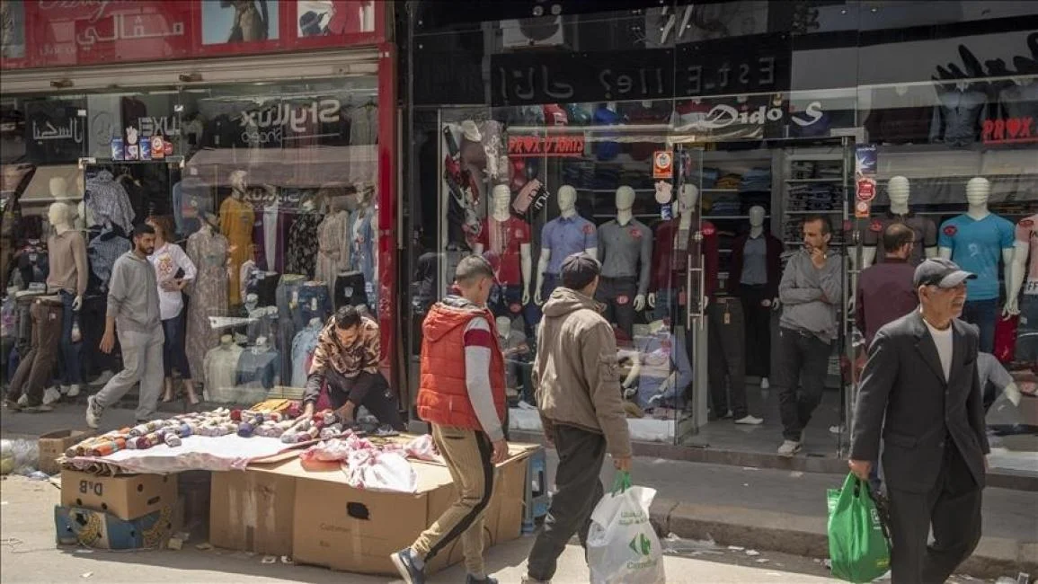 جرس إنذار على الحدود: هل ينجح الاقتصاد التونسي في امتصاص صدمات ليبيا؟