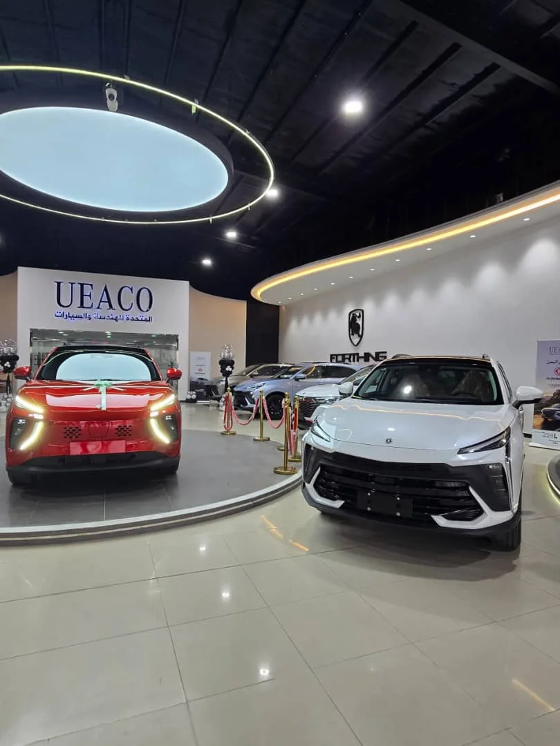 طرازات كهربائية وهايبرد جديدة تتصدر اهتمام زوار معرض الشركة المتحدة للهندسة والسيارات UEACO بصنعاء