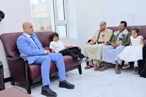 قصة زيارة شبيه بسكويت أبو ولد ومبادراته الإنسانية الملهمة.. عندما يتحول الشغف الشعبي إلى نافذة تواصل مؤسسي ومبادرة إنسانية رائدة
