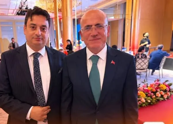 بنك القاسمي يبحث مع وزير الخزانة التركي تعزيز التعاون المالي والمصرفي بين اليمن وتركيا