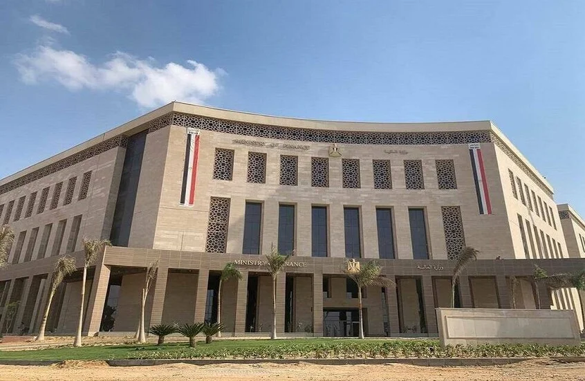 تزامنًا مع تثبيت تصنيفها الائتماني.. مصر تضع خطة لتهدئة قفزات الدين العام حتى 2027