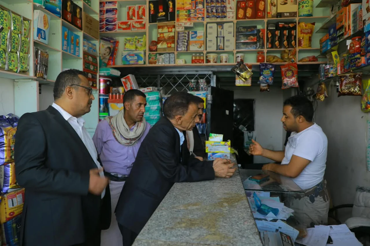فريق وزارة الاقتصاد يواصل زياراته الميدانية للمديريات المحررة بمحافظة تعز