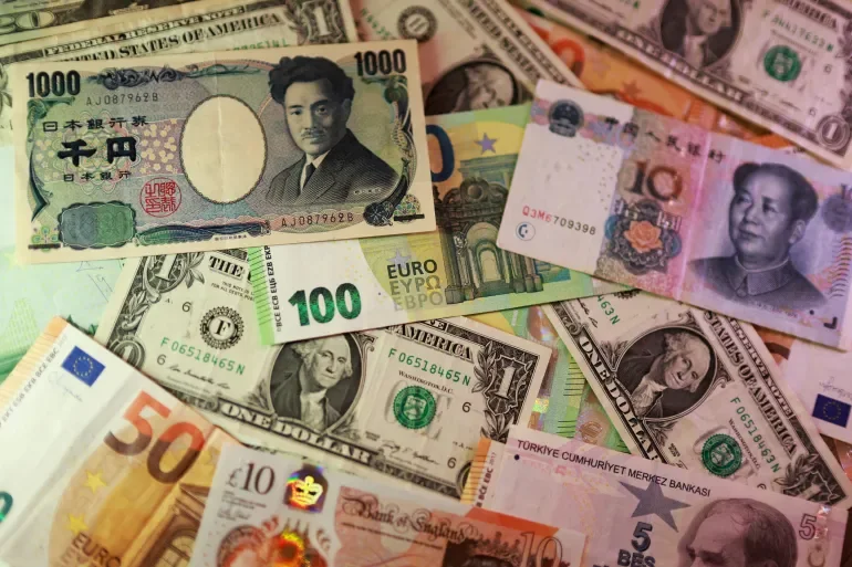 مساعٍ عراقية لضبط سعر الصرف عبر شحنات نقدية بقيمة مليار دولار من الفيدرالي